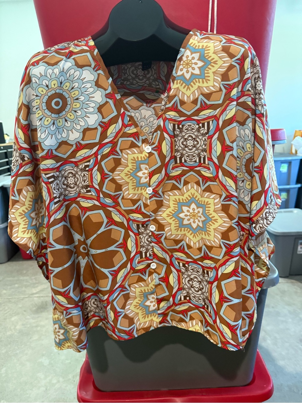 Printed Short-Sleeve V-Neck Top in Brown Multi p37